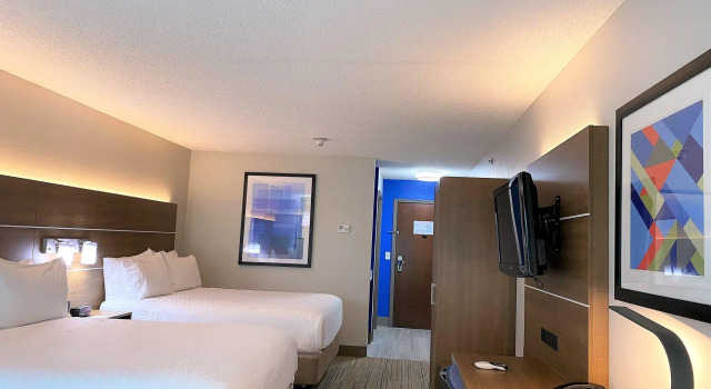 Четырёхместный номер Standard Holiday Inn Express & Suites Somerset Central by IHG