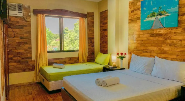 Люкс с балконом Mabini Hotel