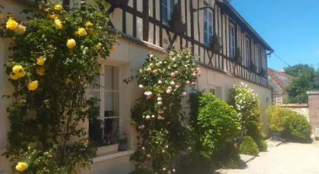 le petit couvent, Book Hotel Hotels in Vernon with Parking, Parking