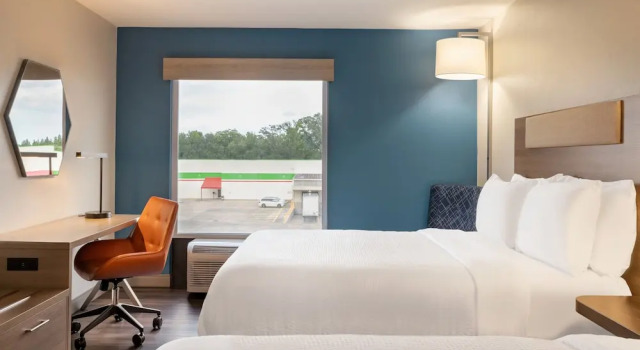 Четырёхместный люкс Holiday Inn Express & Suites Opelousas by IHG