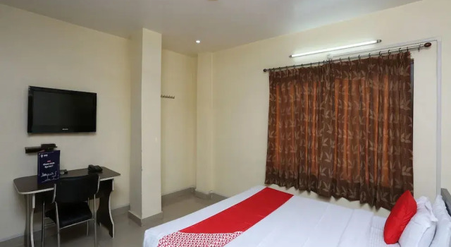 OYO 13288 Hotel Rajashree Inn, Book Hotel 3-stjernede hoteller i Kāhārpāra, 3*