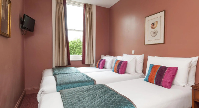 Трёхместный номер Standard Coronation Hotel