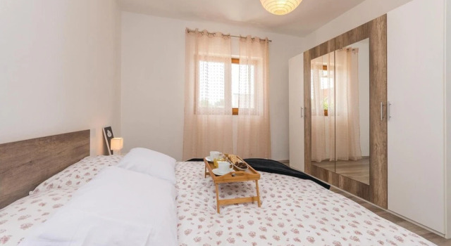 Beautiful Home in Biograd With 2 Bedrooms, Wifi and Outdoor Swimming Pool, Book Hotel Hoteller i Pakostane med pool, Swimmingpool