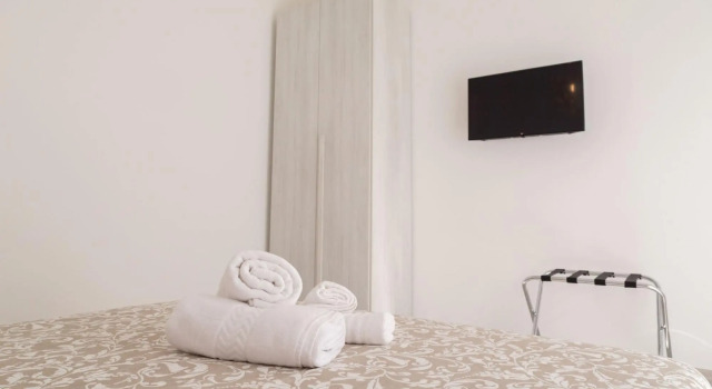 6 persons, 1 bathroom, suitable for families, central location, private balcony-Casa Martina by Home080