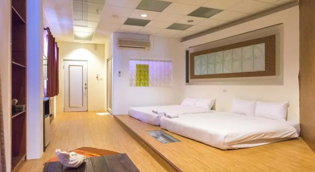 Четырёхместный номер Standard с балконом Found Hostel