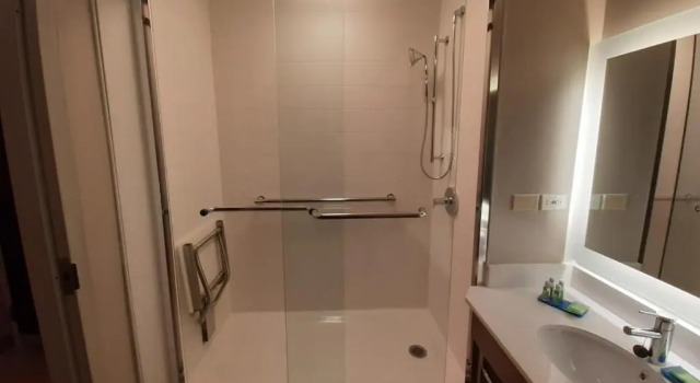 Люкс Holiday Inn Express Trincity by IHG