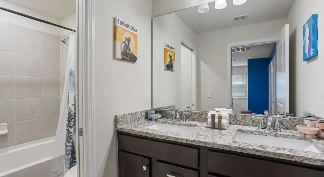 Коттедж BRAND New 5 bed Villa in Windsor Cay