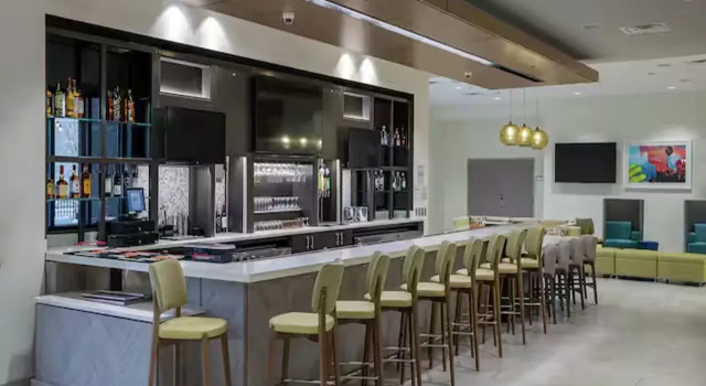 Hilton Garden Inn Flushing Laguardia, Забронировать Отель Отели Куинс с парковкой, рядом с Ontological-Hysteric Theater, Парковка