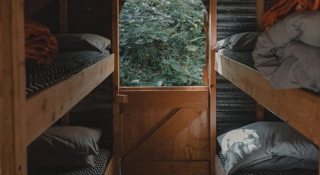 6 Person Cabin, Surrounded by Nature in Tintagel, Varaa Lomakoti Mökit kohteessa Merseyside, Mökki