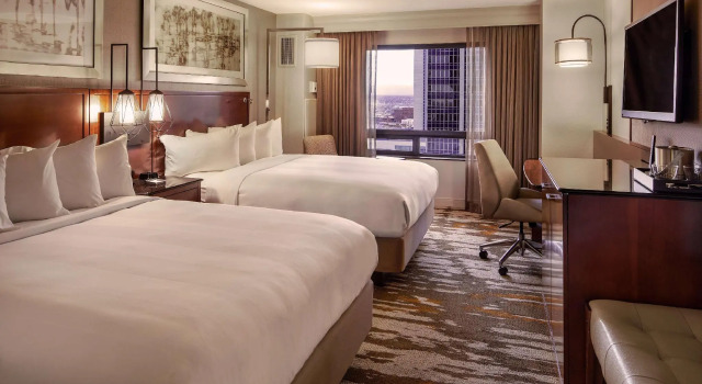 Четырёхместный номер Standard с видом на город Hilton Denver City Center