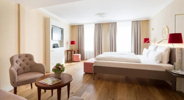 Полулюкс EMICH´S Hotel