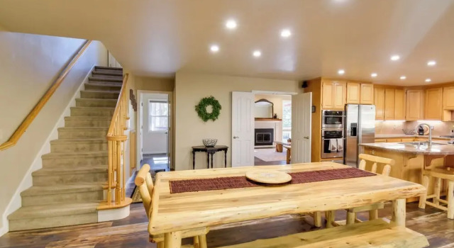 Hot Tub + Pool Table: Cabin Near Calaveras Park!, Забронировать Дом для отпуска Арнольд штат Калифорния