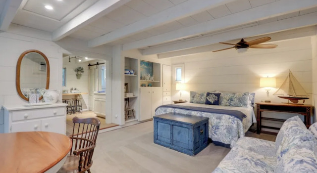 Апартаменты 'nantucket Cottage' w/ Fishing Dock + Sunsets