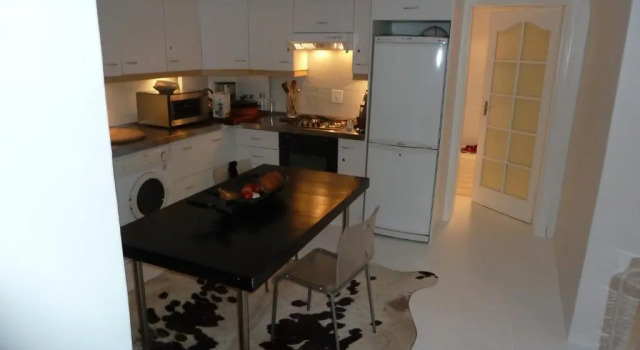 Апартаменты 4 on Highworth Apartments and Studios