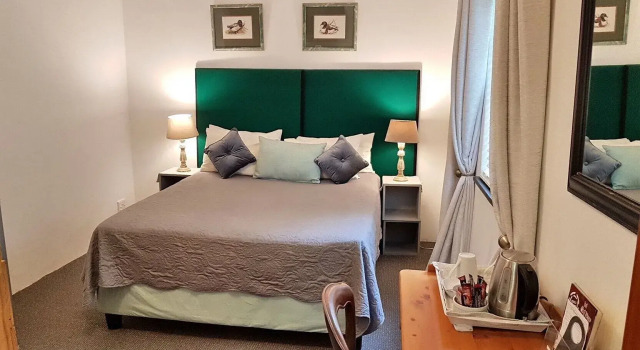 Six Valk Avenue Guest House
