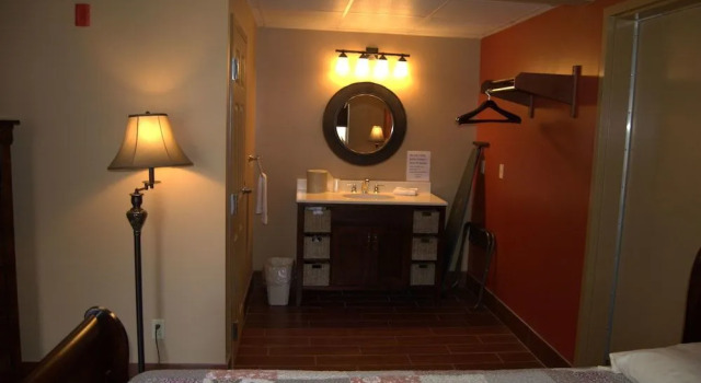 Put in Bay Victory Station Hotel