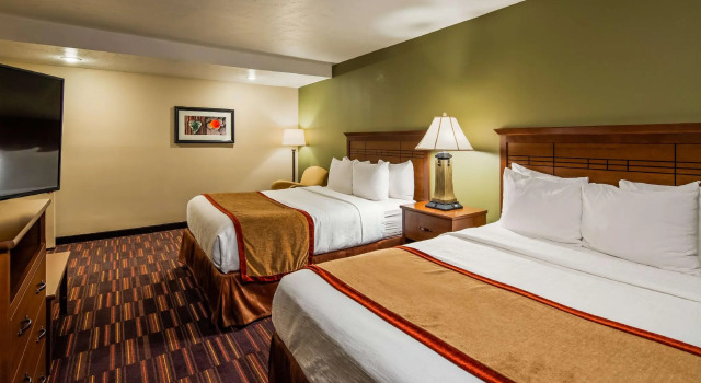 Четырёхместный номер Standard Best Western Town and Country Inn