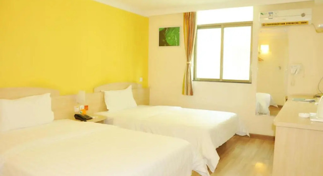 Двухместный номер Business 7 Days Inn Zhongshan Renmin Hospital Holiday Square Branch