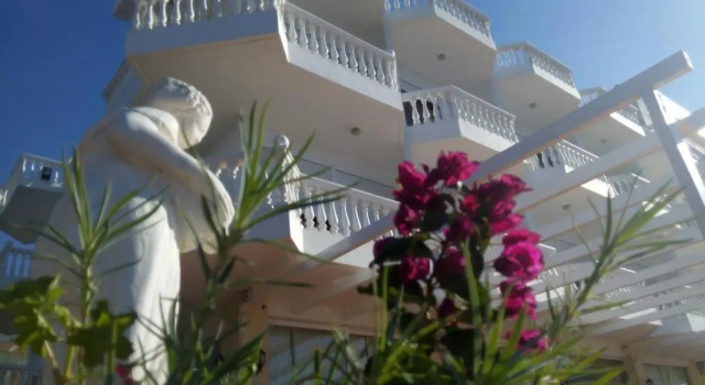 Трёхместный номер Standard с балконом Hotel VISAD