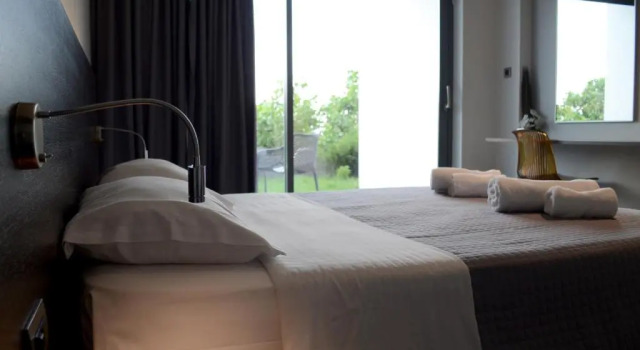 Трёхместный номер Standard с балконом Megara Hotel