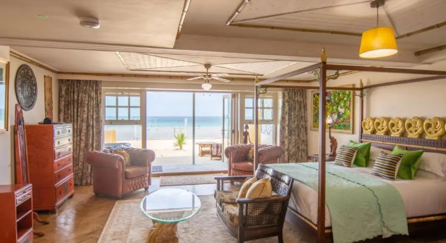 Люкс Tolcarne Beach Colonial Restaurant and Rooms