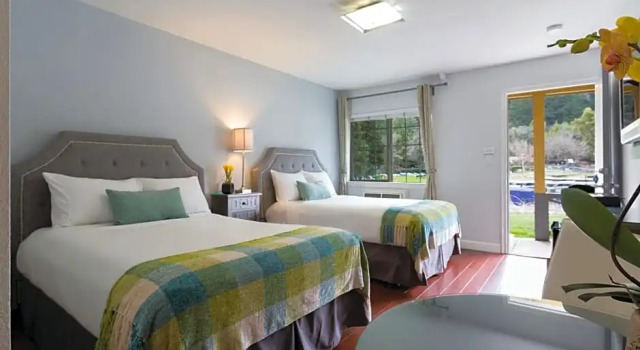 Номер Standard с видом на озеро Отель The Lodge at Blue Lakes