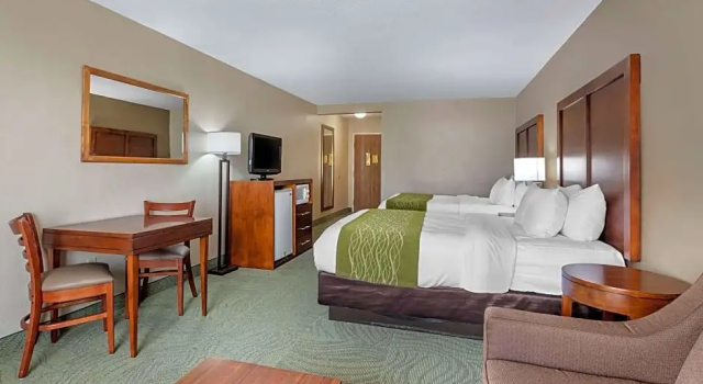 Четырёхместный люкс Comfort Inn Muscatine near Hwy 61