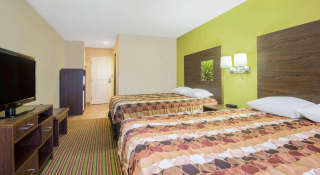 Четырёхместный номер Standard Super 8 by Wyndham Portales