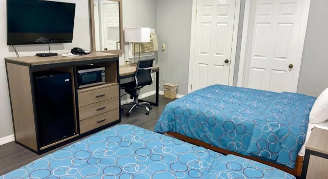 Deluxe Vierer Zimmer Budget Host Inn