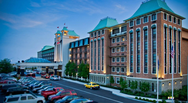 Кровать в общем номере Crowne Plaza Louisville Airport Expo Ctr by IHG