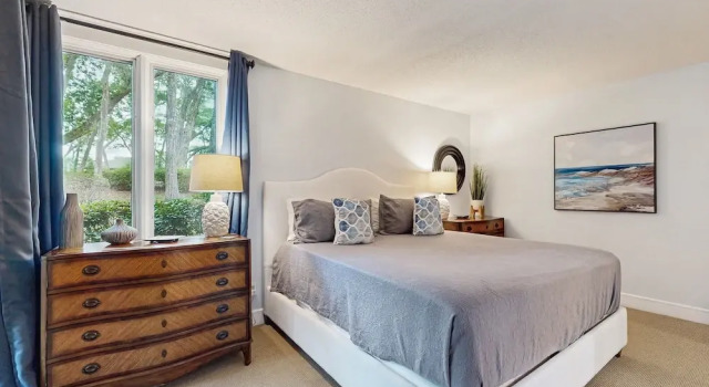 Ground Floor Condo With Private Patio, Full Kitchen, Beach Access and Pool
