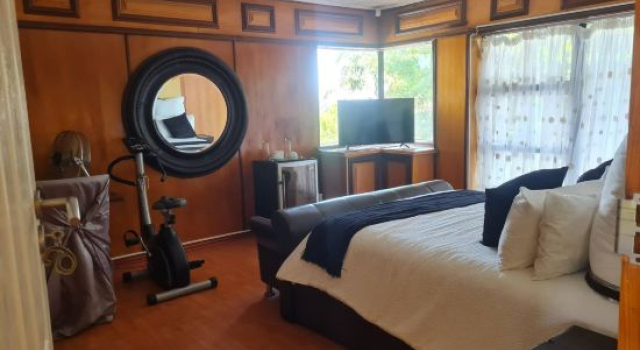 Luxurious 9-Bedroom House Rental with Private Entrances