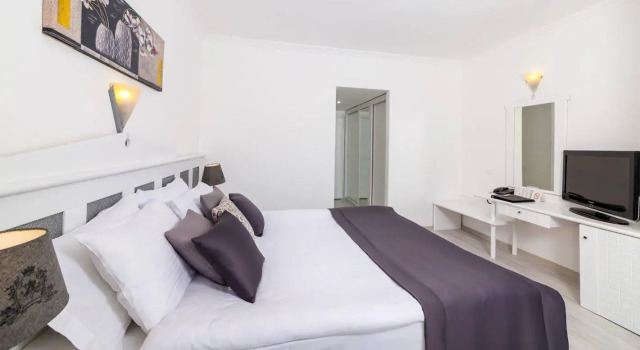 Aryes Deluxe Hotel