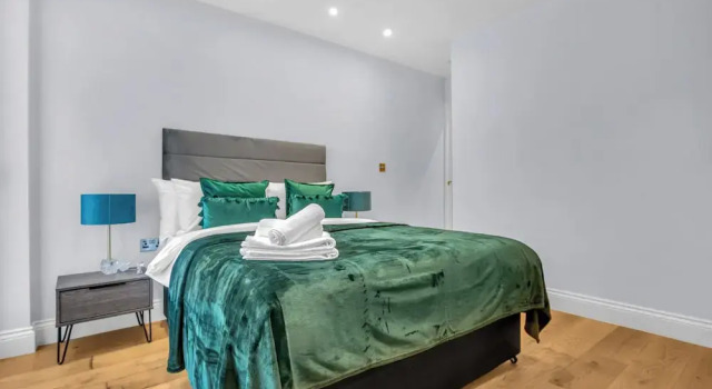 Three Bed Spacious Apartment in Dalston