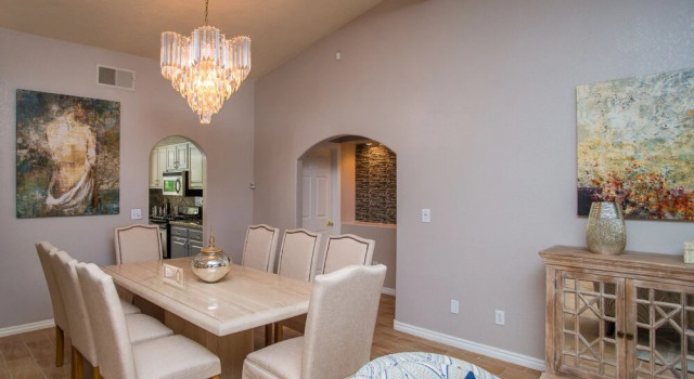 Luxury 6BR 10min to LV Strip Sleeps 20, Prenota Hotel Hotel a Missouri con piscina, Piscina
