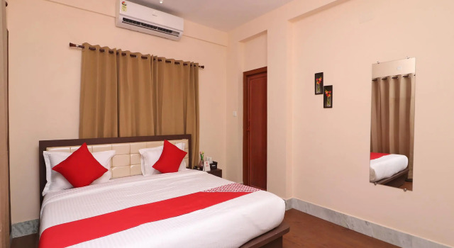 OYO 18496 A Retro, Book Hotel Kolkata East Zone, near Coal India Limited