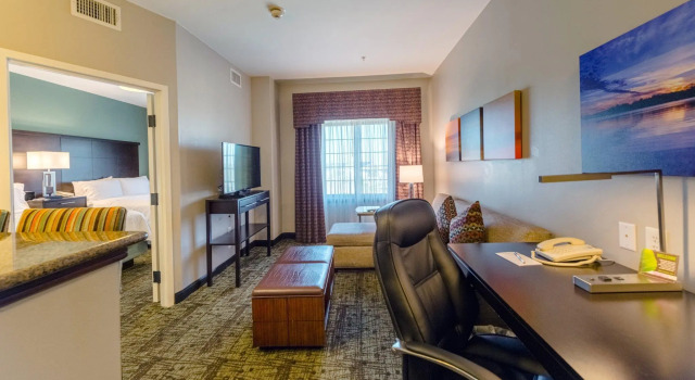 Двухместный люкс c 1 комнатой Staybridge Suites Houston-NASA Clear Lake by IHG