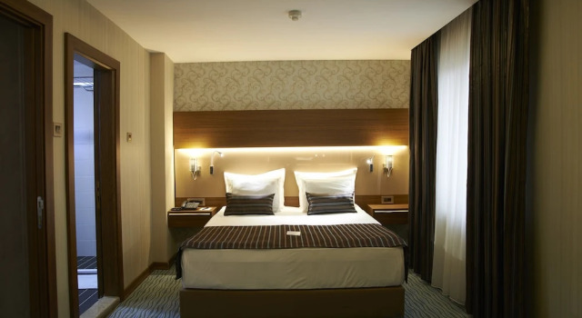 Люкс Deluxe Saffron Hotel