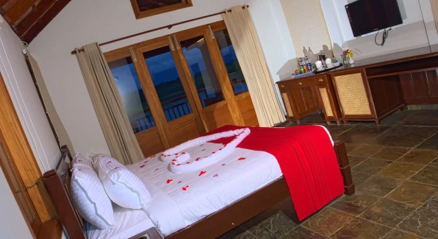 Вилла Royal с балконом и с видом на озеро Vistara Resort