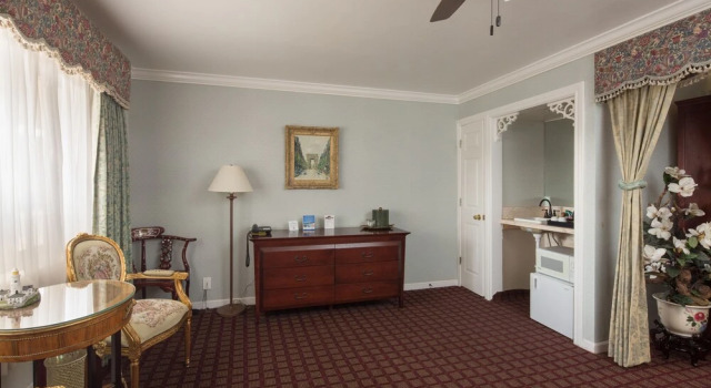 Одноместный люкс Carmel Inn & Suites