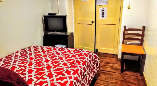 Hostal Latitud Ecuem, Забронировать Отель Centro Histórico Кито, рядом с Del Arbolito Park