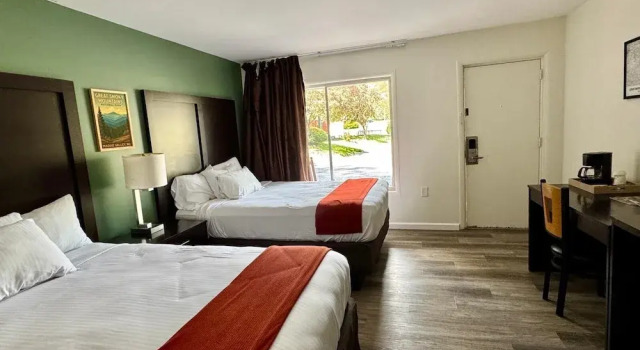 Четырёхместный номер Standard Castlewood Inn