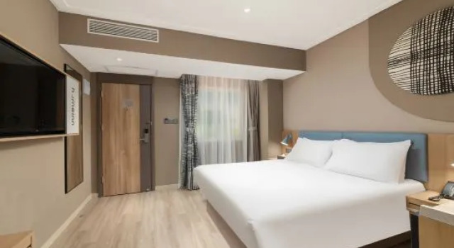 Люкс Homeinn (Xi'an East 2nd Ring Road Xinjiamiao Subway Station)