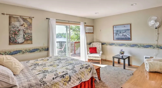 Lakefront Retreat w/ Dock & Yard in Tobyhanna!, Book Hotel Tobyhanna 