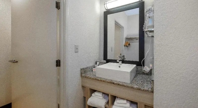Четырёхместный номер Standard Red Roof Inn PLUS + Gainesville