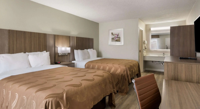 Четырёхместный номер Standard Quality Inn Emporia