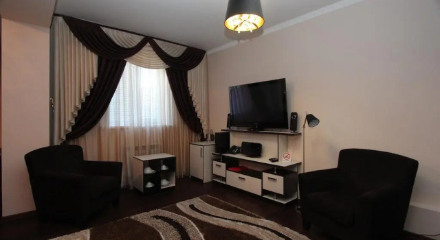 E-Hotel, Đặt Khách sạn mini Khách sạn ở Ural có chỗ đỗ xe, Bãi đậu xe