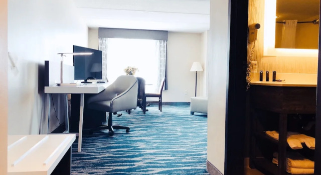 Люкс Standard Comfort Inn & Suites Greenville Near East Carolina University