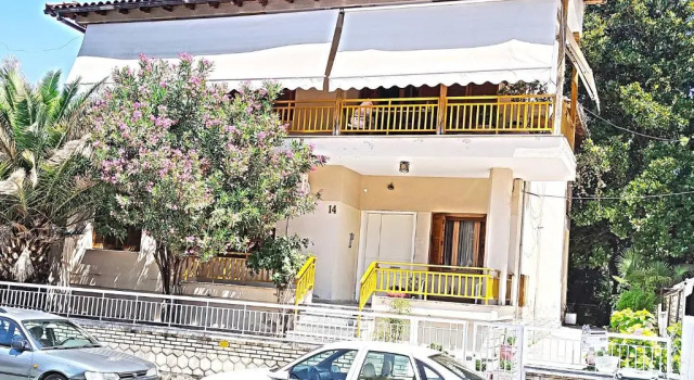 Quiet House with Private Garden, Book Hotel Katerini 