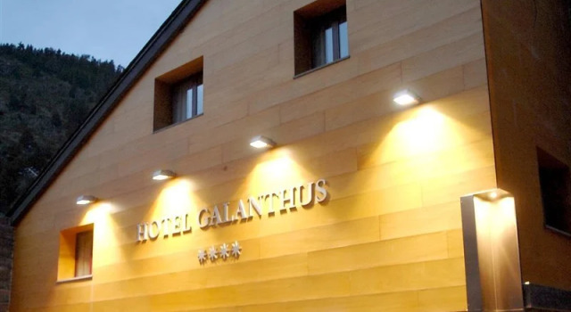 Hotel Galanthus, Book Ferieresort Hoteller i Incles med parkering, Parkering
